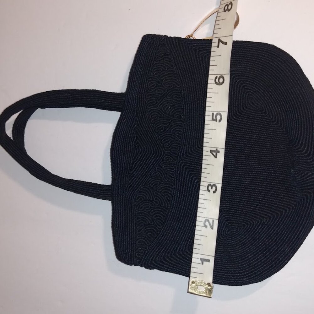 Vintage small black purse with zipper closure. - Picture 6 of 7